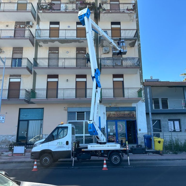 Affitto di Camion con cestello in provincia di Messina per ripristino balcone
